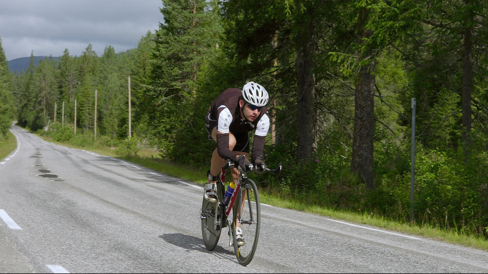 混合泳新星闪耀全国锦标赛，破纪录表现引爆泳坛热议